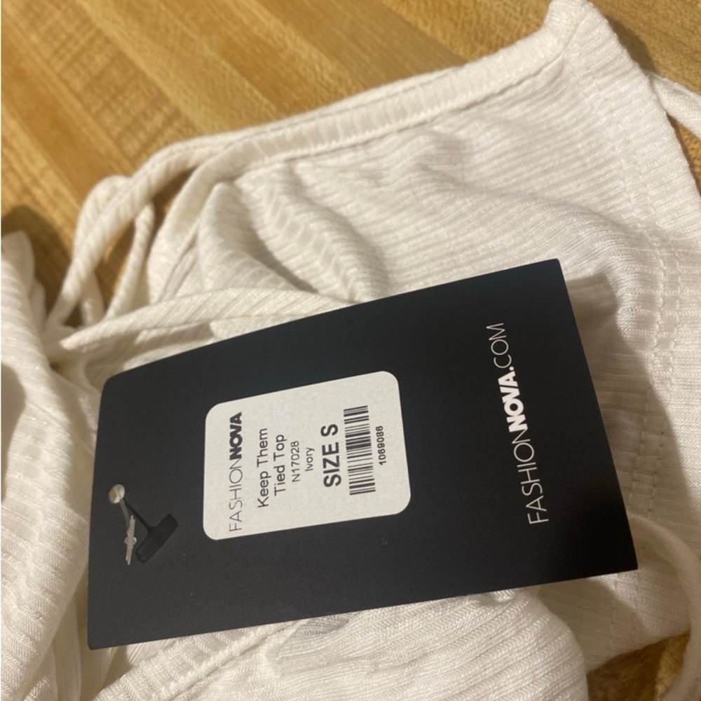 Fashion Nova White Keep Them Tied Up Top NWT size S - Picture 8 of 9